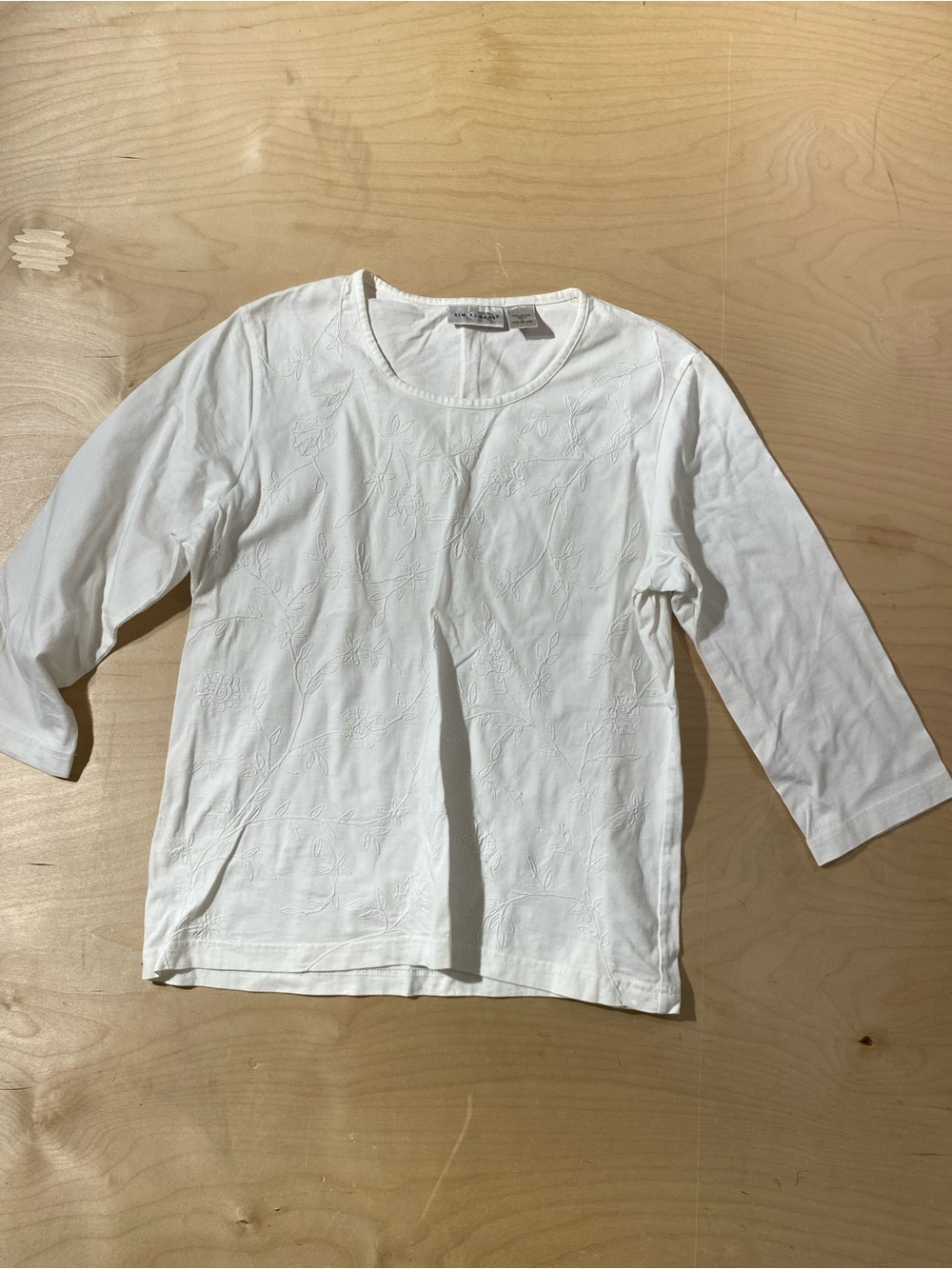 Kim Rogers White Embroidered Scoop Neck Top Large (SH)